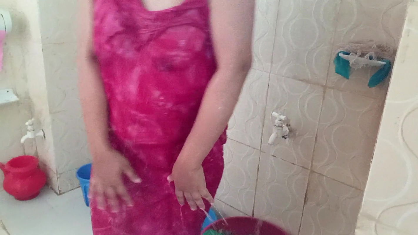 Bhabhi Change her Dress Hotel Washroom