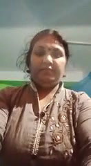 Mature Bhabhi showing her nude body on cam