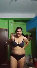 Mature Bhabhi showing her nude body on cam