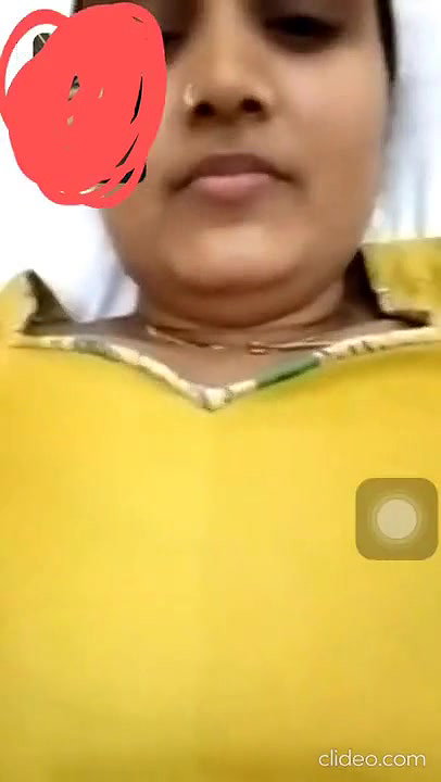 Married Telugu Bhabi Showing Cleavage