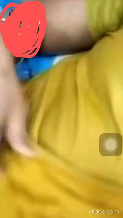 Married Telugu Bhabi Showing Cleavage