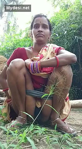 Desi village bhabi sexy pee