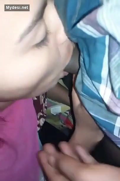 Desi cute girl suck her bf dick