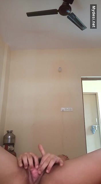 Sexy Bhabhi Showing Her Pussy