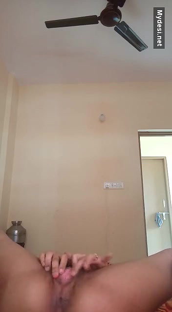 Sexy Bhabhi Showing Her Pussy