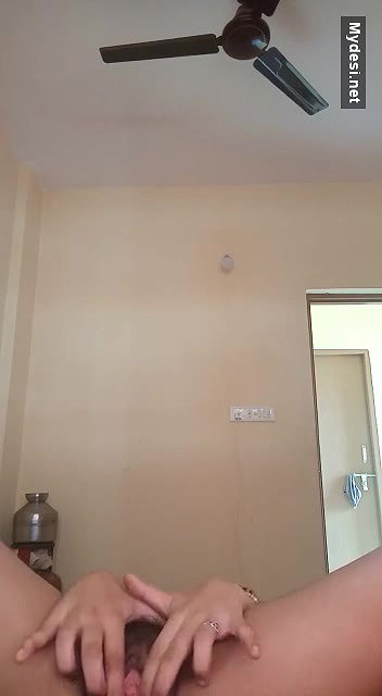 Sexy Bhabhi Showing Her Pussy