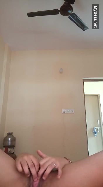Sexy Bhabhi Showing Her Pussy