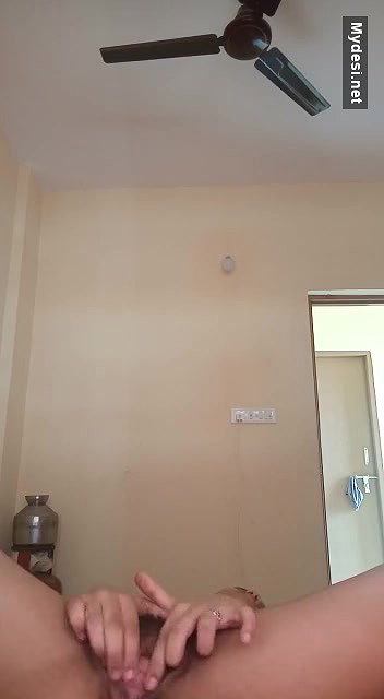 Sexy Bhabhi Showing Her Pussy