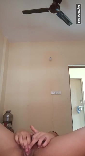 Sexy Bhabhi Showing Her Pussy