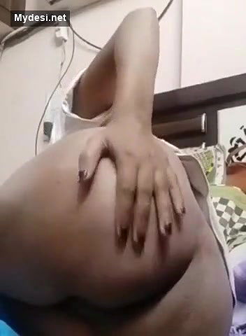 Desi Girl Showing Her Ass and Pussy
