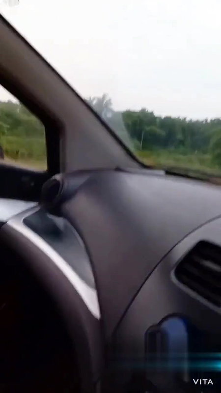 Hot daring wife Showing her ass in Shopping mall and Highway 2clips merged