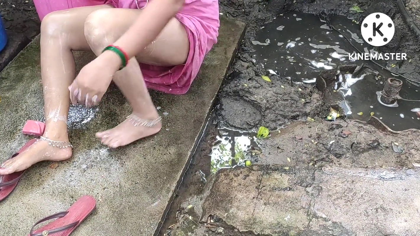 Anita yadav bathing outside with beautiful boobs