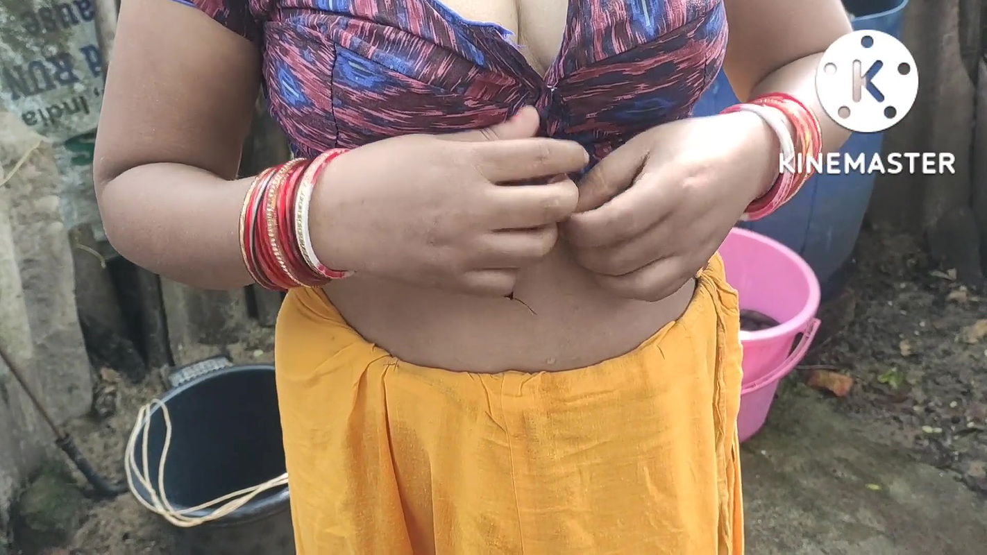 Indian hot housewife hot boobs