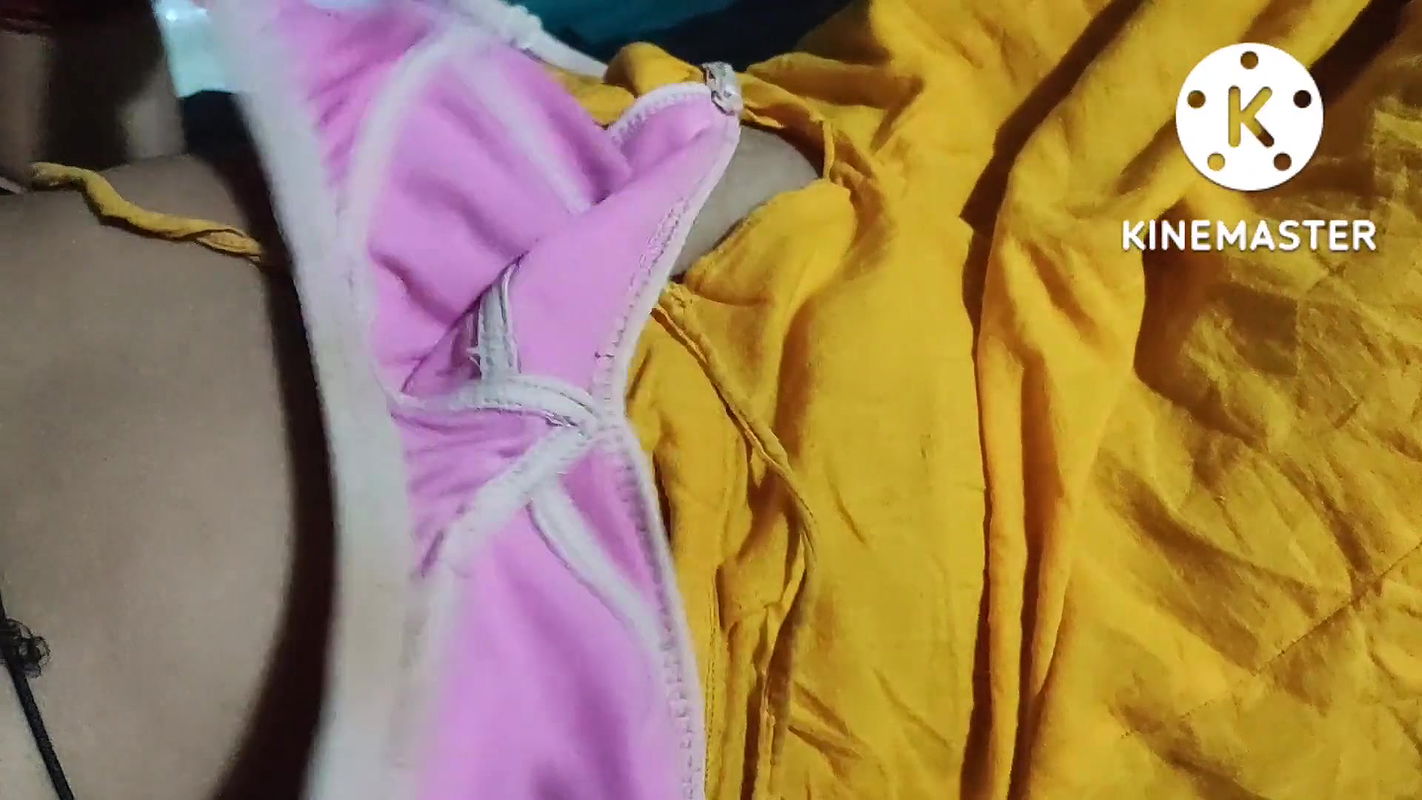 Nude masti on bed on hot boobs