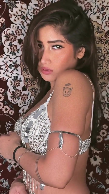 SOFIA ANSARI DESIRABLE HORNY LOOKS