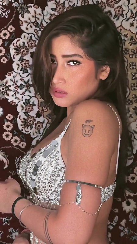 SOFIA ANSARI DESIRABLE HORNY LOOKS