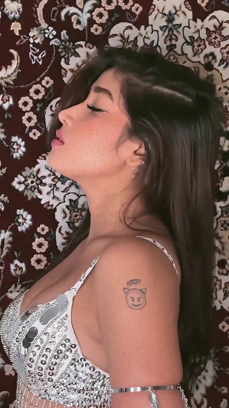 SOFIA ANSARI DESIRABLE HORNY LOOKS