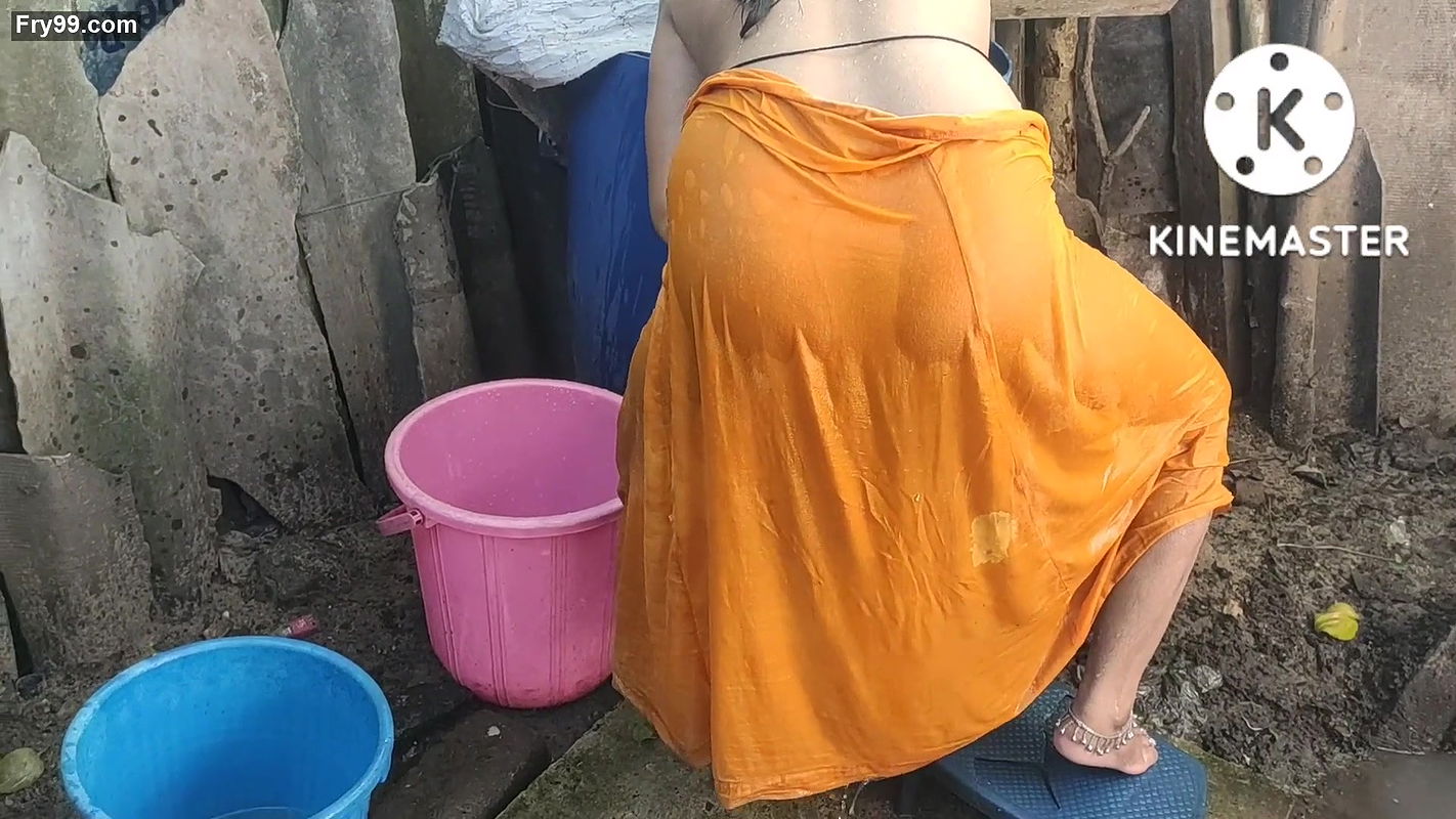 Anita yadav topless bathing boobs