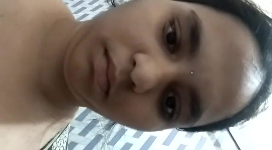 Cute Desi Girl Showing Big Boobs