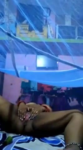 Desi Hot Bhabhi Masturbating