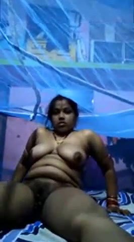 Desi Hot Bhabhi Masturbating