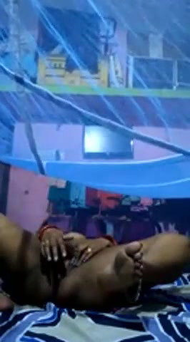 Desi Hot Bhabhi Masturbating