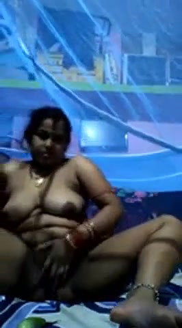 Desi Hot Bhabhi Masturbating