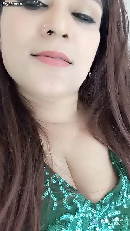 Super Hot Indian Girl Shows Her Boobs and pussy – 19clips merged