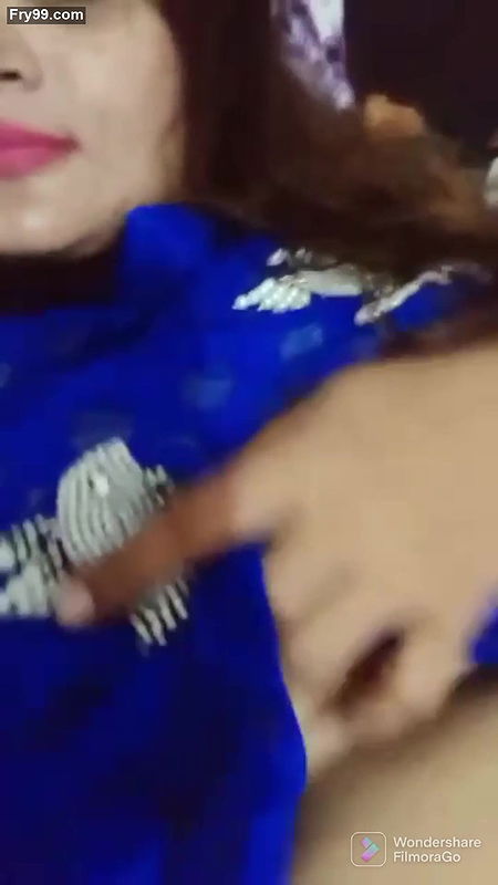 Super Hot Indian Girl Shows Her Boobs and pussy – 19clips merged