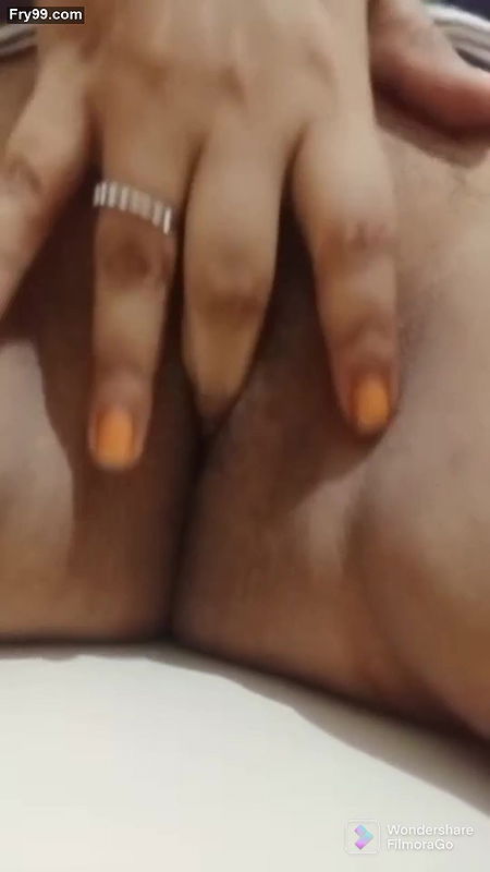 Super Hot Indian Girl Shows Her Boobs and pussy – 19clips merged