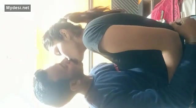 Desi lover hot kis video