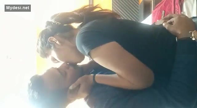 Desi lover hot kis video
