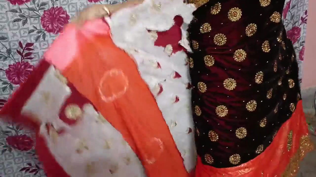 Bengali Sonali Hot Bhabhi Ko Sari Pehena Ke Chudai Kiya