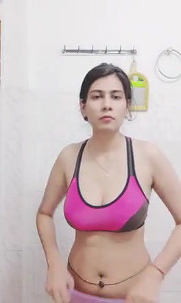 Hot Desi Girl Nude Selfie Clip