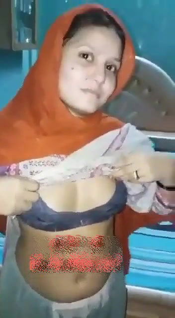 Bf making video & girl saying about boobs