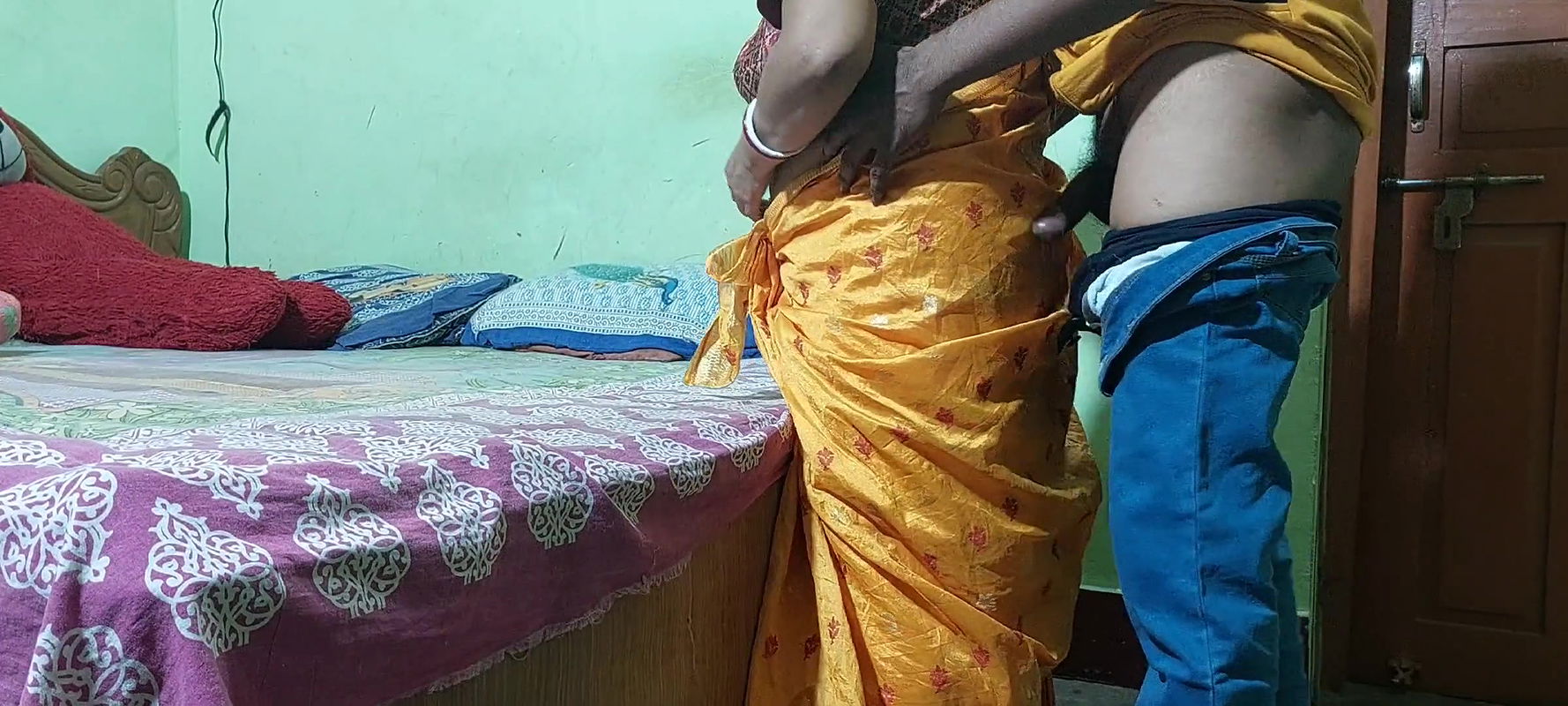 Today Salu Bhabhi was looking hot in a yellow saree. husband fucks a lot