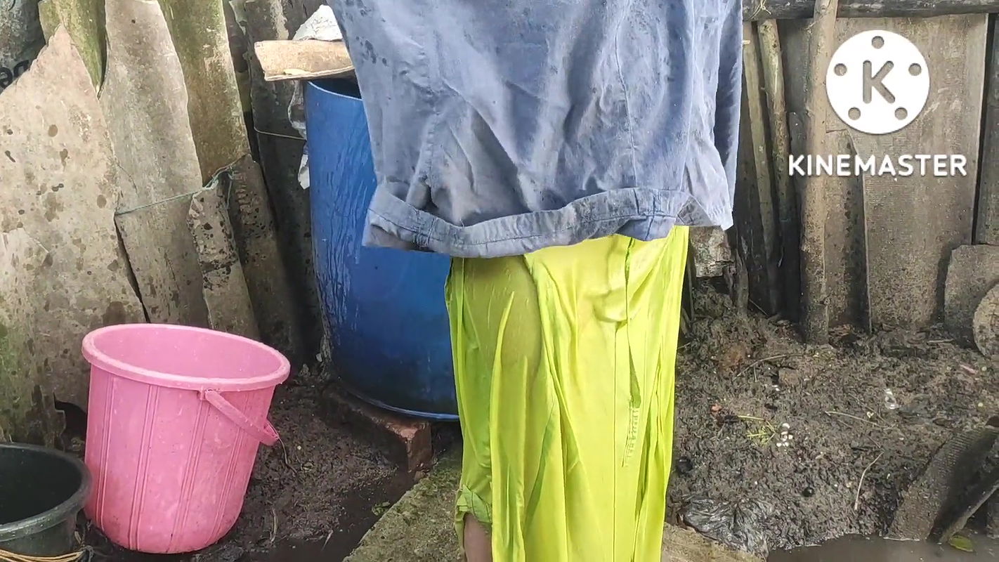 Indian house wife bathing anita style