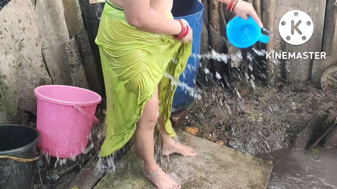 Indian house wife bathing anita style