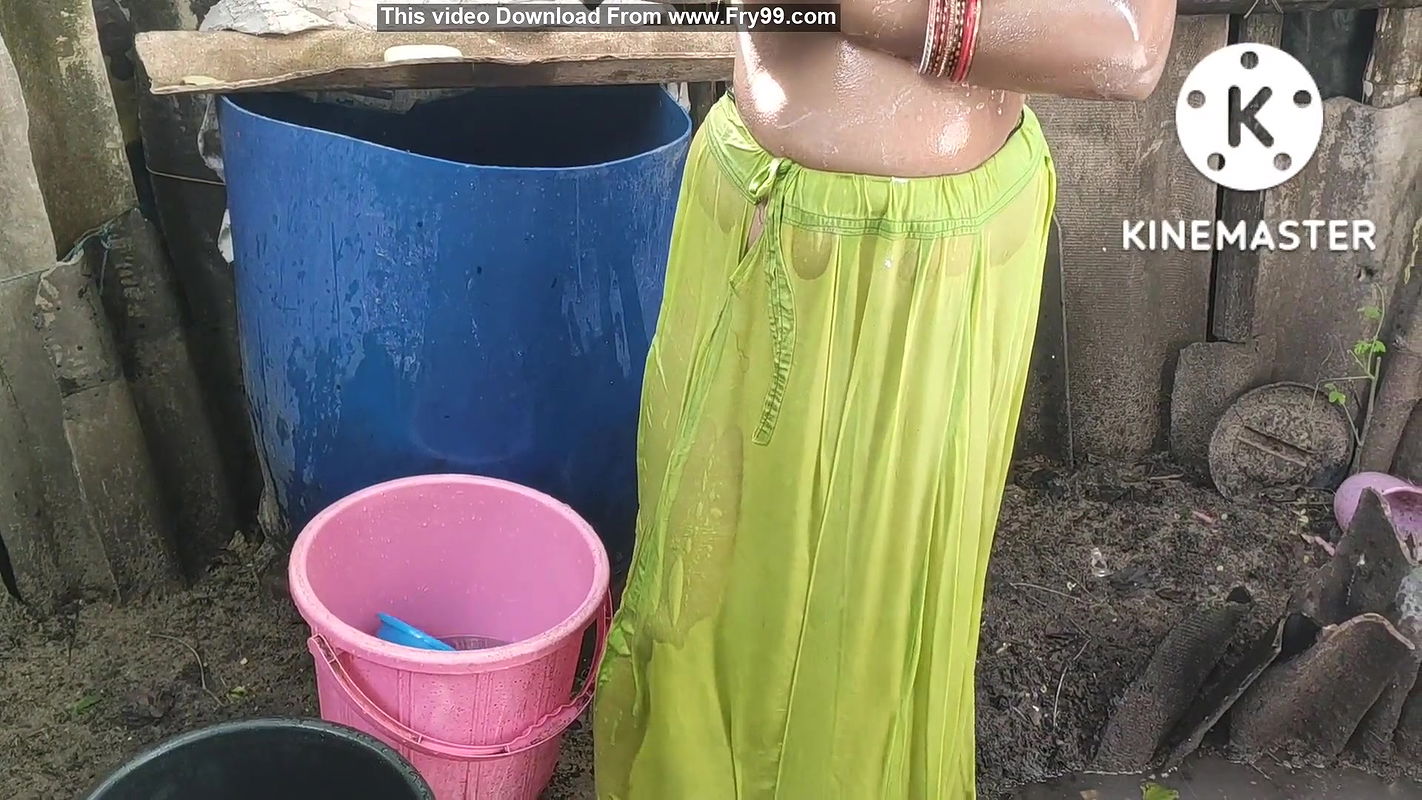 Indian house wife bathing anita style