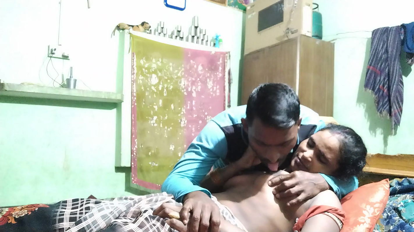 Shant soo rahi Bibi ko Sex ke liye uksaya pusi chaat