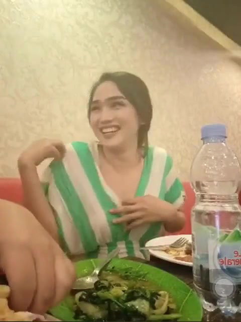 Asian girl showing tits accidentally in restaurant Sexy