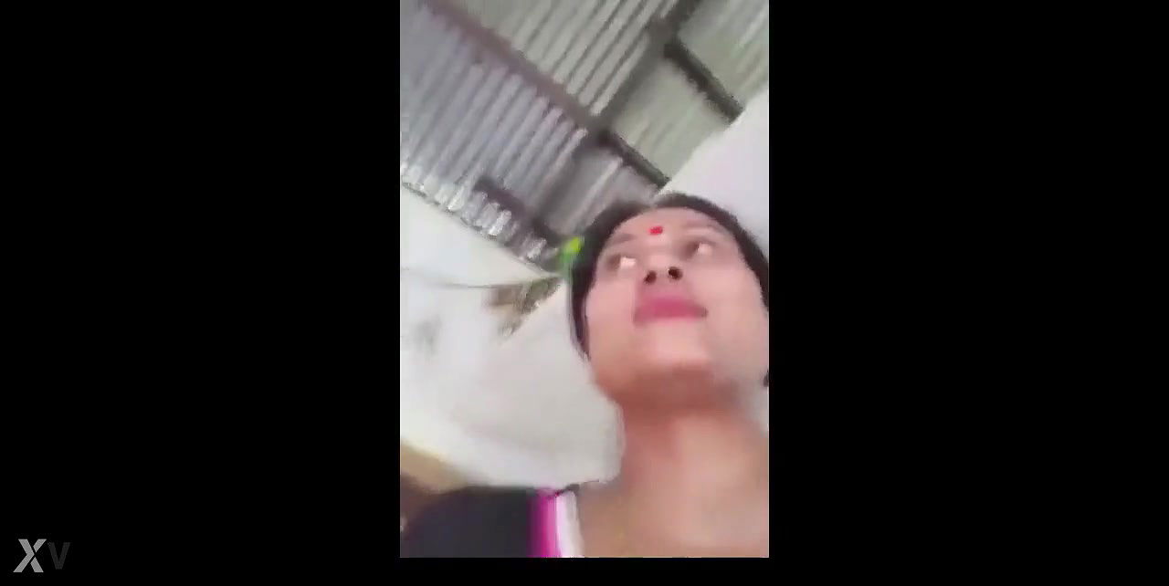 bhabhi showing her pussy small tit