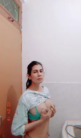 Hot Desi Girl Nude Selfie