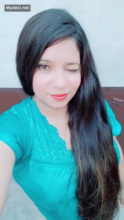 Paki Girl Showing her Boobs