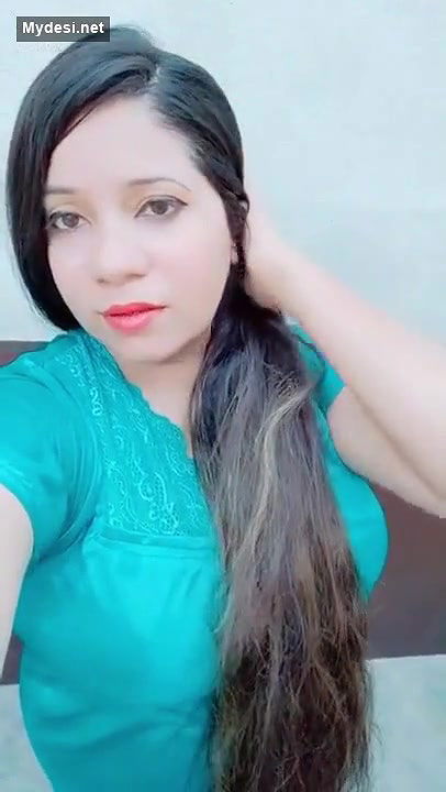 Paki Girl Showing her Boobs