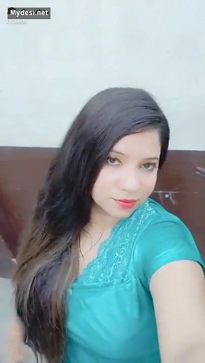 Paki Girl Showing her Boobs