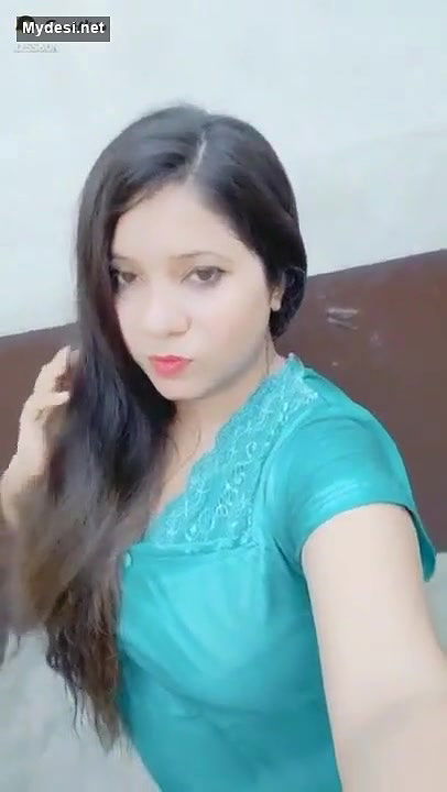 Paki Girl Showing her Boobs