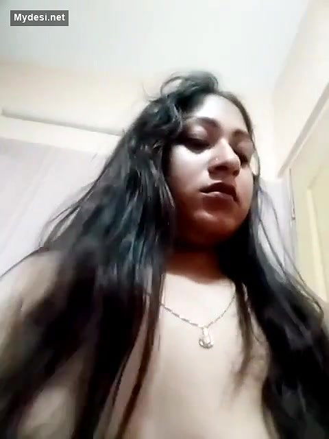 Gorgeous Desi Girl Showing and Fingering