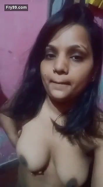 Sexy Desi girl Showing her Boobs and Pussy