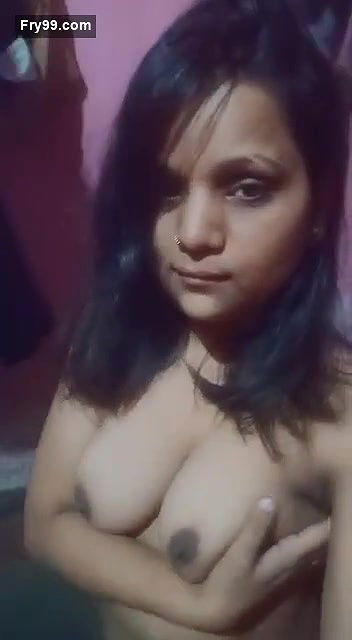 Sexy Desi girl Showing her Boobs and Pussy